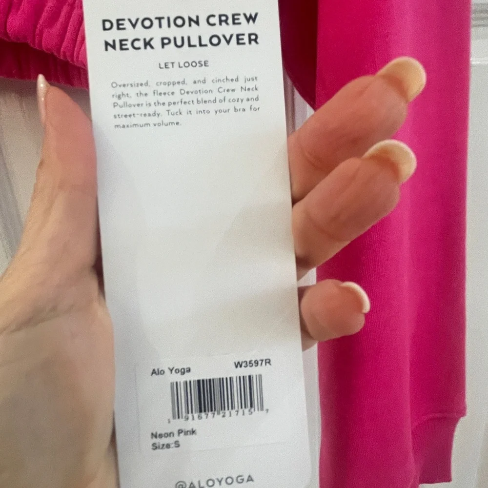 ALO Yoga Devotion Cree Neon Pink Cropped Top - Picture 3 of 6